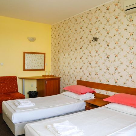 סאני ביץ' Family Hotel Deykin מראה חיצוני תמונה