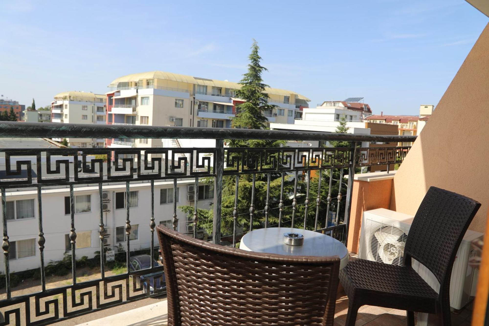 סאני ביץ' Family Hotel Deykin מראה חיצוני תמונה